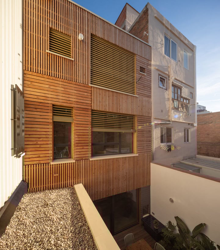 ShowPass_LORES-Energiehaus_Fachada-Patio-interior_Fotografo-Jordi-Marti-Munoz-1200x1369